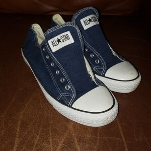 Converse sz 8, comes with laces